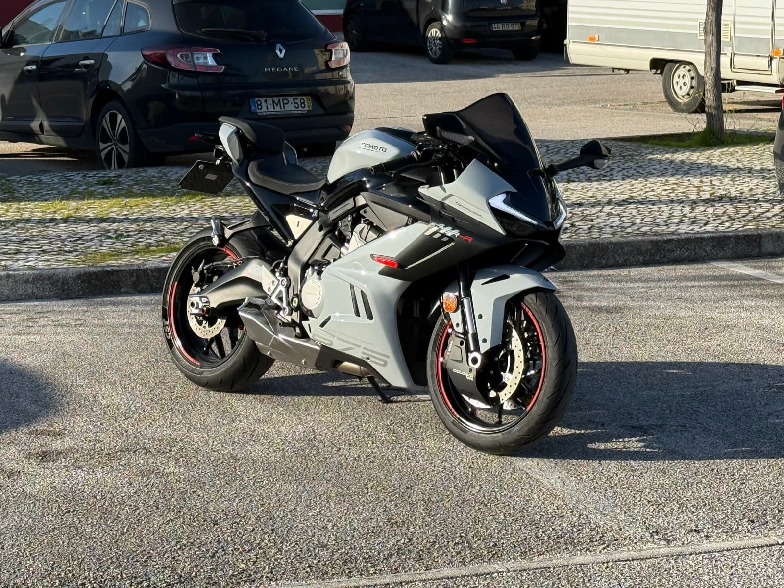 CFMoto 675SR-R 2025