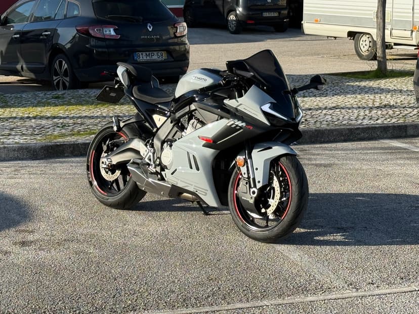 CFMoto 675SR-R 2025